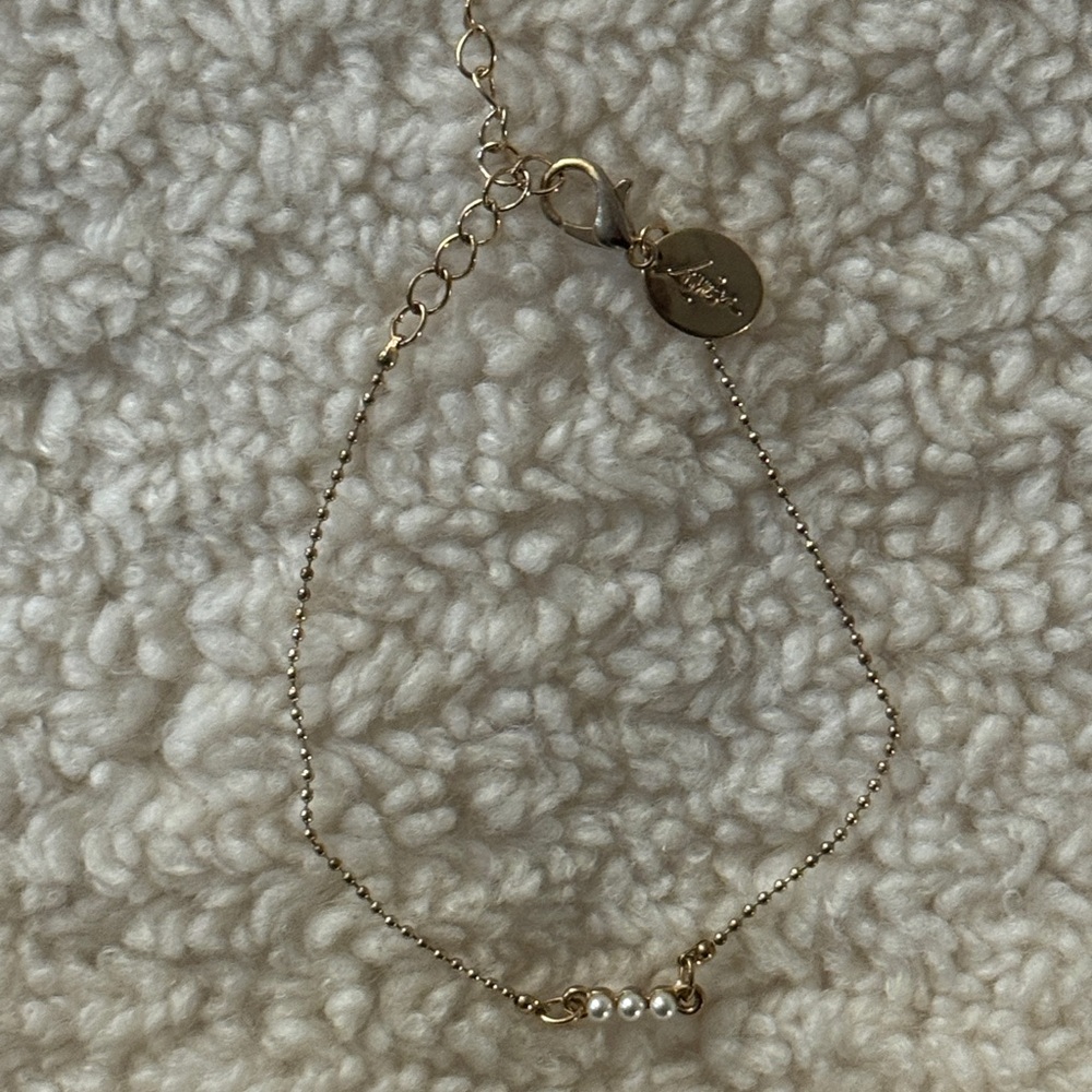 Delicate Gold Pearl Bracelet
